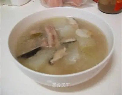 Ribs, white gourd and mushroom casserole