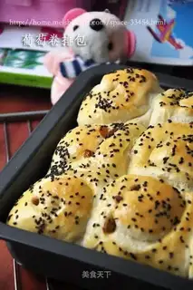 Grape rolls and buns