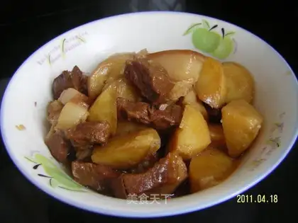 Roasted pork with potato slices