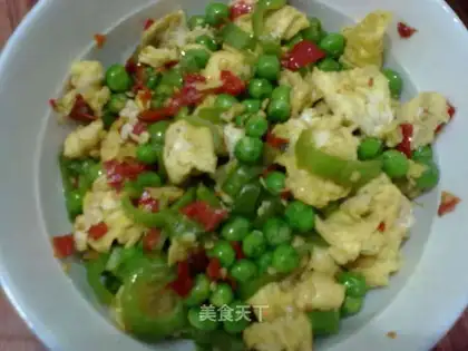 Scrambled eggs with peas