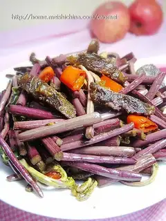 Sautéed Sour and Spicy Fern with Sausage
