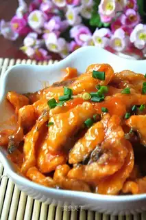 Fish slices in tomato sauce