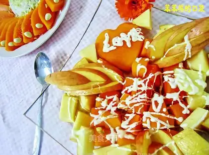 Papaya and apple salad