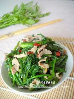 Fried shredded pork with wild cress