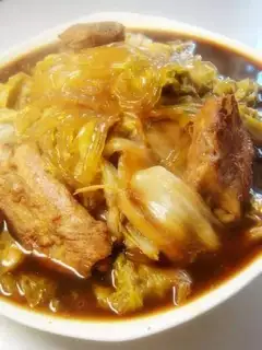 Stewed pork ribs with cabbage and vermicelli