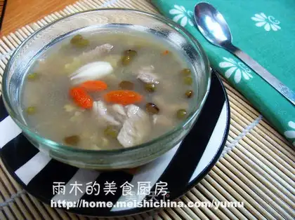 Mung bean lily lean meat soup