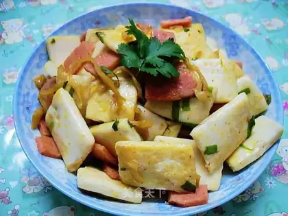 stir-fried rice cake with pickles and ham
