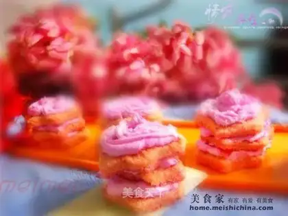 Dragon fruit cake