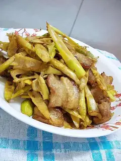 stir-fried pork with bamboo shoots