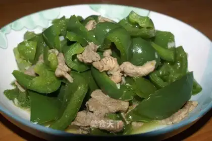 Fried pork slices with round pepper
