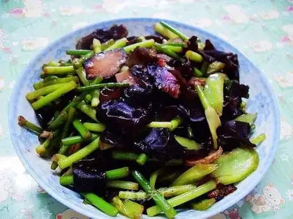 stir-fried garlic sprouts