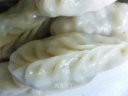 Steamed dumplings with cauliflower and fungus meat