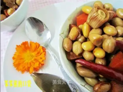 Stewed peanuts and soybeans