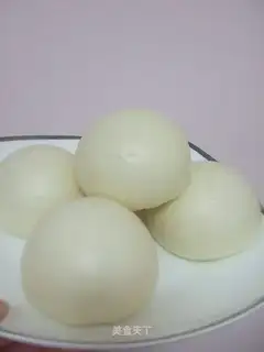 milk-scented steamed buns