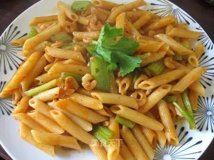 Spaghetti with shrimp in tomato sauce