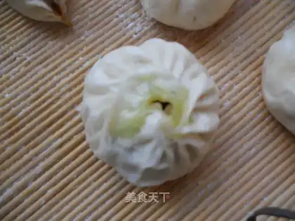 shepherd's purse and meat bun