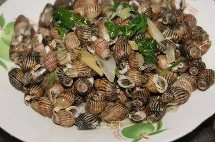 Sauteed white snails