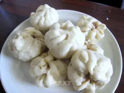 Steamed buns with bamboo shoots and fresh meat