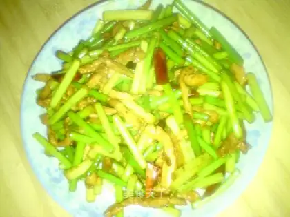 stir-fried shredded pork with garlic moss