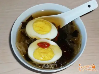 Black and white fungus egg syrup