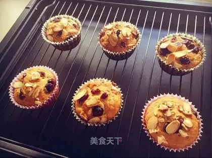 Almond banana marfin cake