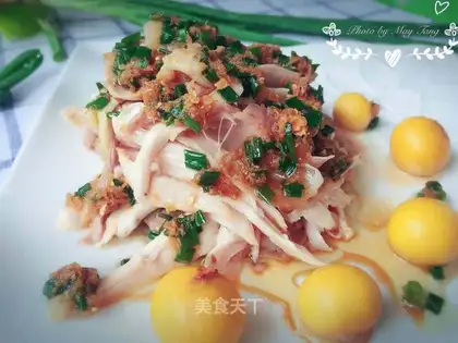 Tore chicken with onions