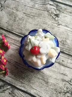 Fruit yogurt salad