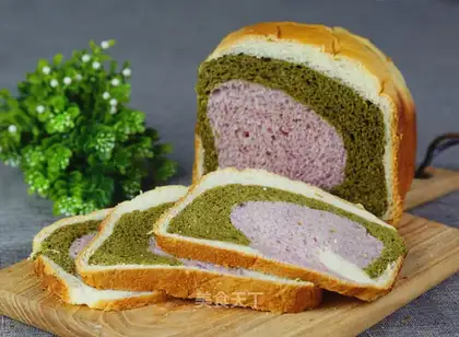 Pure three-colored toast