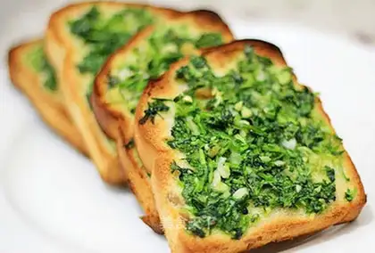 The fragrance and garlic toast
