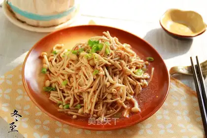 Garlic golden mushrooms