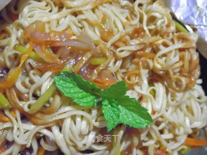 Three-coloured noodles