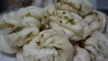 Precious onion rolls