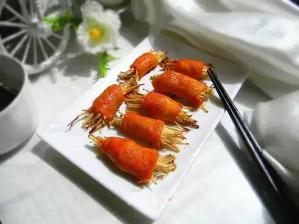 Golden pins and mushroom chicken rolls