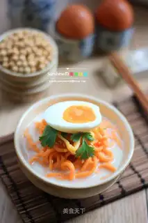 Peasade carrot noodles