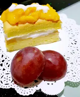 Mango yogurt cake