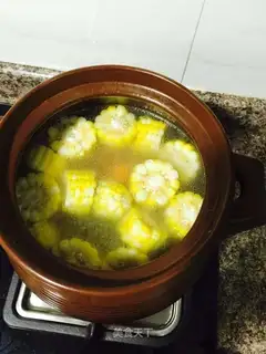 Corn radish steak soup