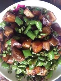 Spicy cheese and beans