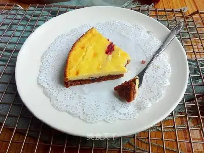 Berry sauce cheese pie