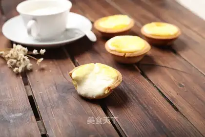 A cheese-leashed egg