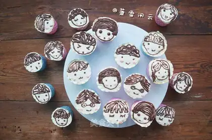 Kids' Facebook cupcakes