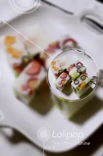 It's time to freeze yogurt and fruit