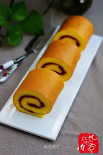 Strawberry cake rolls