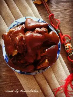 Soy pig hoofs