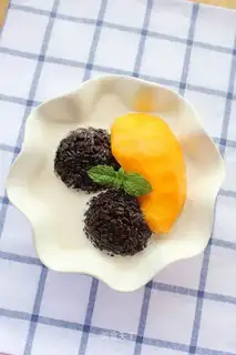 Mango, snow and sweet rice