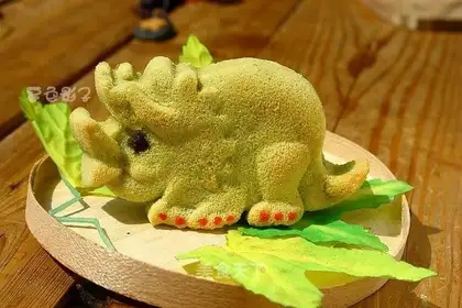 Cake and dinosaur cake