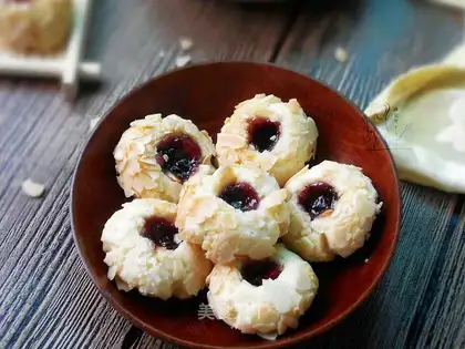 Almond jam cookies