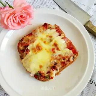 A simple bread pizza