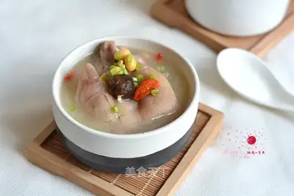 Soybeans foot soup