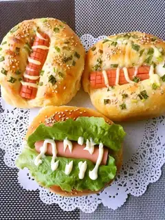 The soup grows soft onion bread