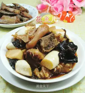 ♪ Black-muck, white-eared pig hoof ♪